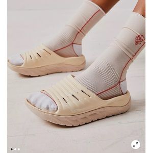 Hoka ora recovery slides